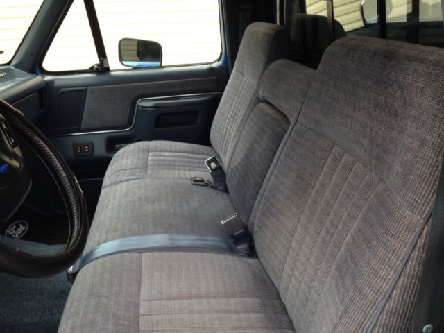 1990 White and Blue Ford F-150 Cab & Chassis