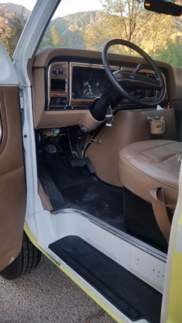1991 Yellow Ford E-Series Van Standard Passenger Van