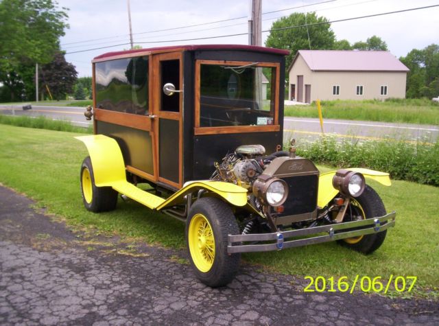 1910 Black/yellow Ford Model T van