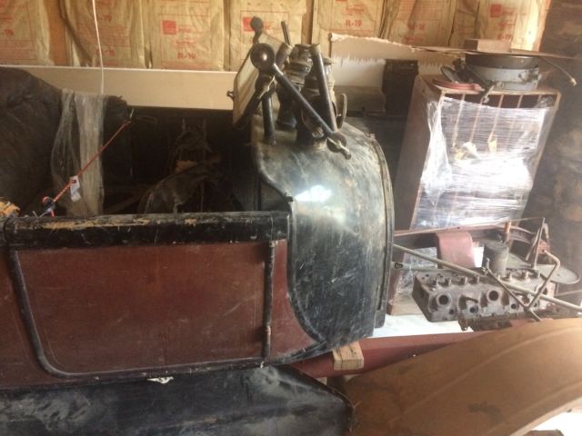 1915 Red Oldsmobile 42