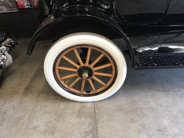 1915 Black Ford Model T Coupe