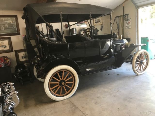 1915 Black Ford Model T Coupe