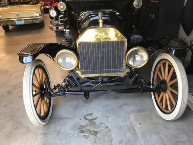 1915 Black Ford Model T Coupe