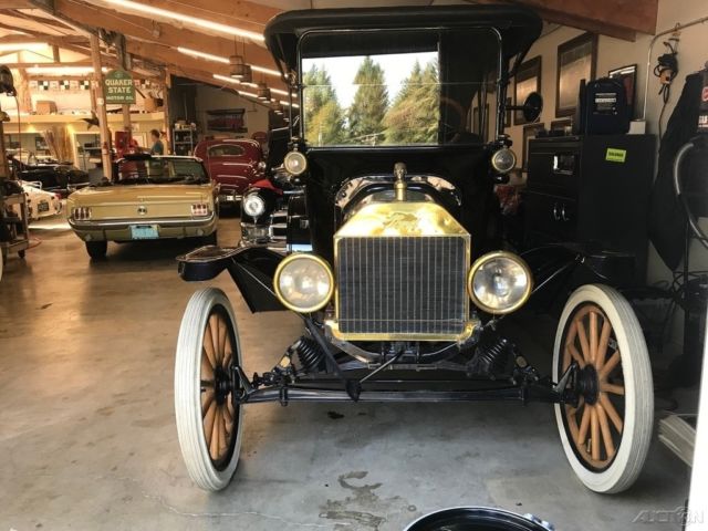 1915 Black Ford Model T Coupe