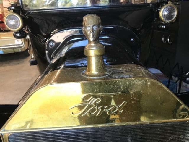 1915 Black Ford Model T Coupe