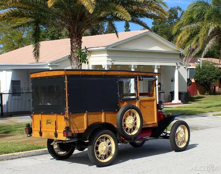1915 Red Ford Model T