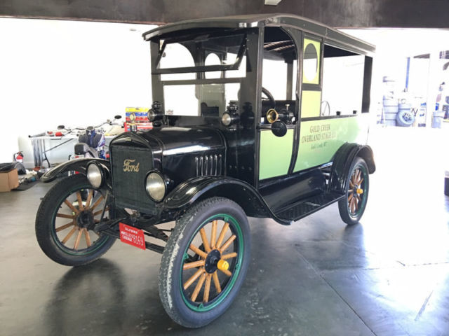 1918 Black Ford Model-T Wagon