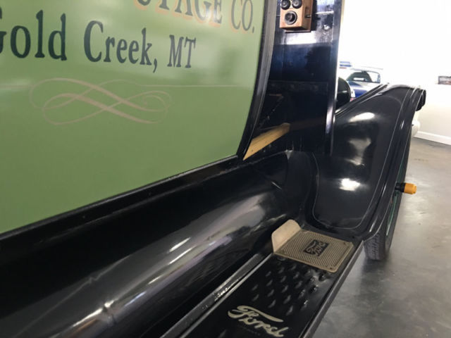 1918 Black Ford Model-T Wagon