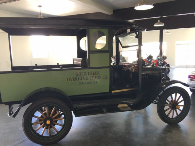 1918 Black Ford Model-T Wagon