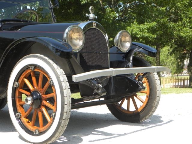 1918 Black Oldsmobile Model 37 --