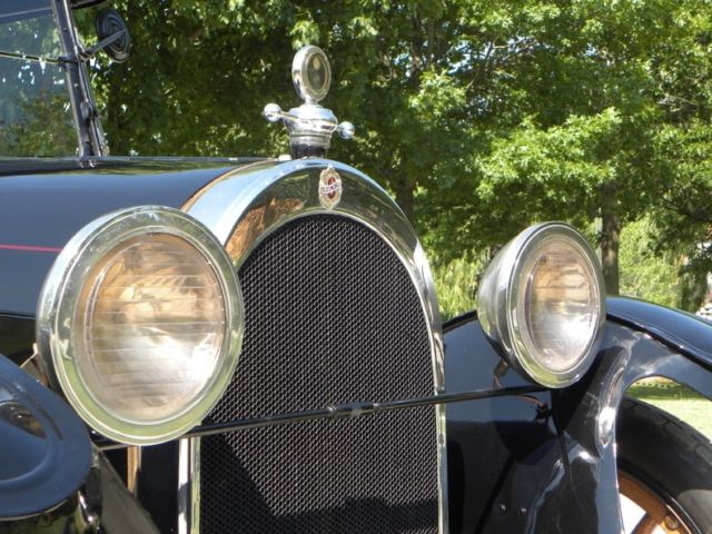1918 Black Oldsmobile Model 37 --
