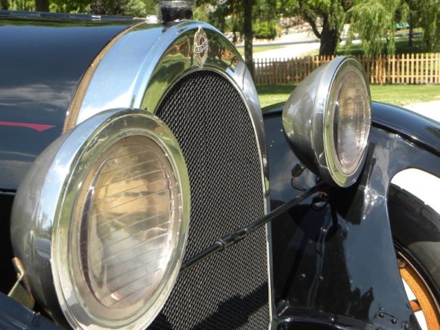 1918 Black Oldsmobile Model 37 --