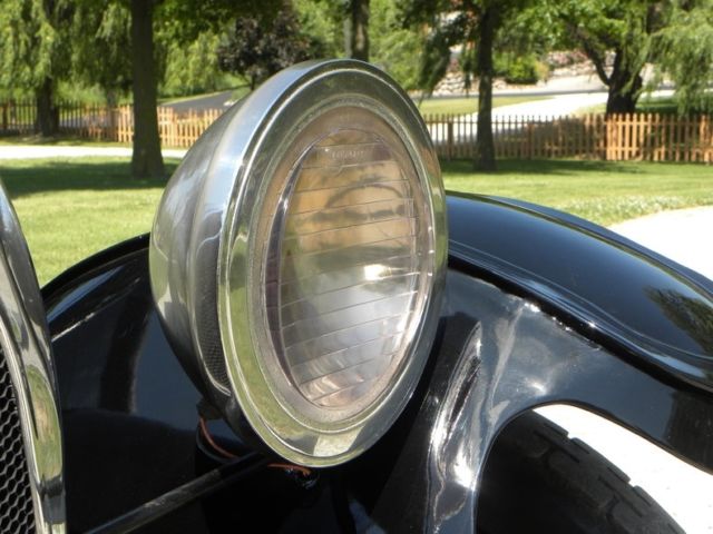 1918 Black Oldsmobile Model 37 --