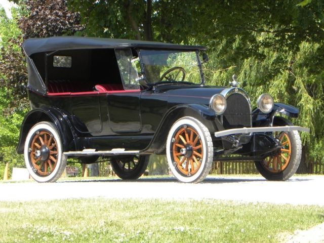 1918 Black Oldsmobile Model 37 --