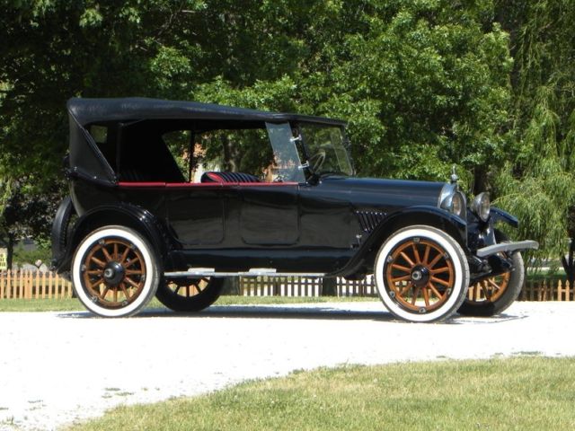 1918 Black Oldsmobile Model 37 --