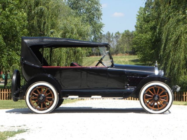 1918 Black Oldsmobile Model 37 --