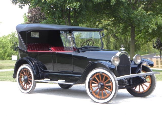 1918 Black Oldsmobile Model 37 --