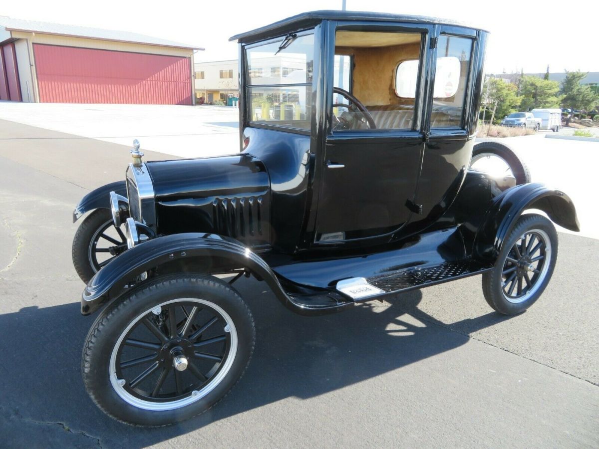 1922 Black Ford Model T Coupe
