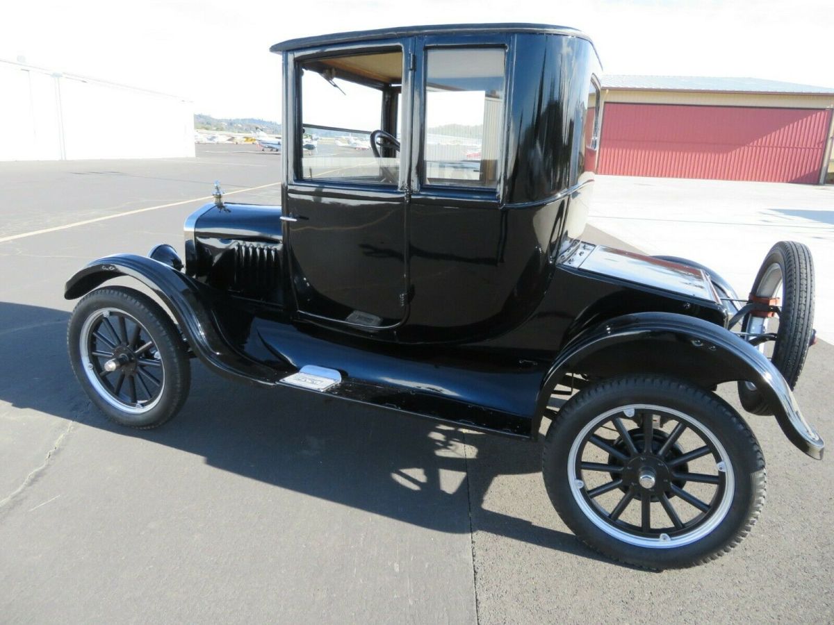 1922 Black Ford Model T Coupe