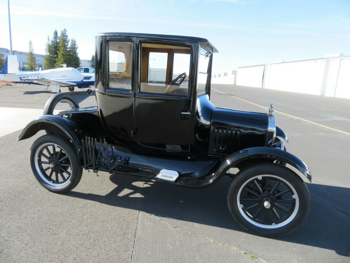 1922 Black Ford Model T Coupe