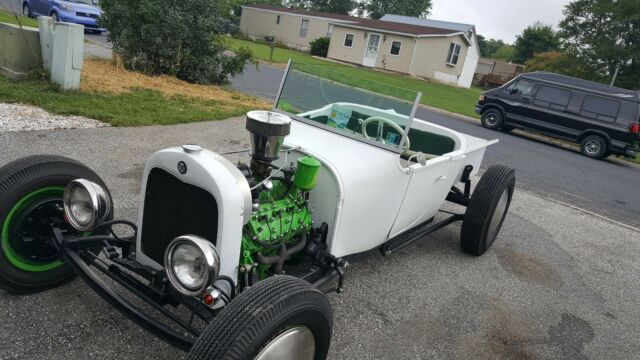 1922 White Ford rroadster roadster