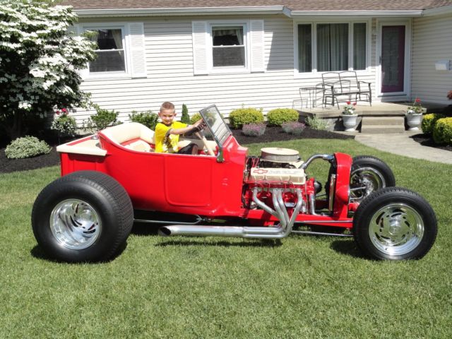 1923 red Ford Model T