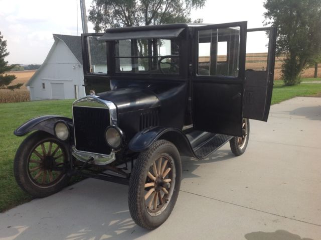 1925 Black Ford Model T Sedan