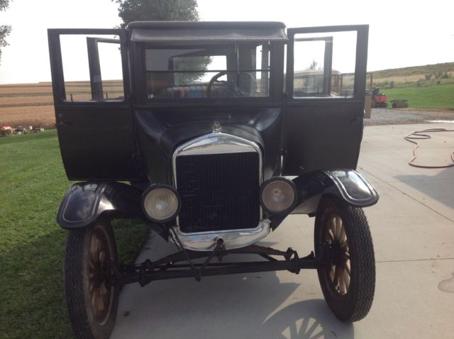 1925 Black Ford Model T Sedan