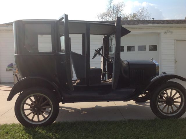 1925 Black Ford Model T Sedan
