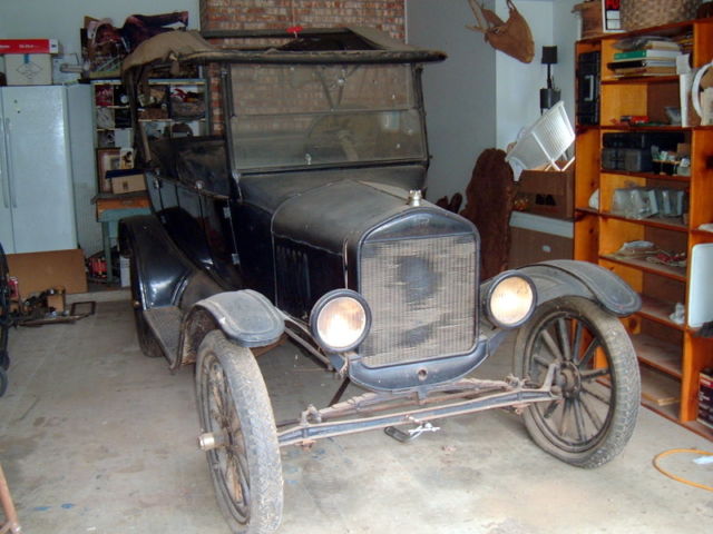 1925 Black Ford Model T Touring T