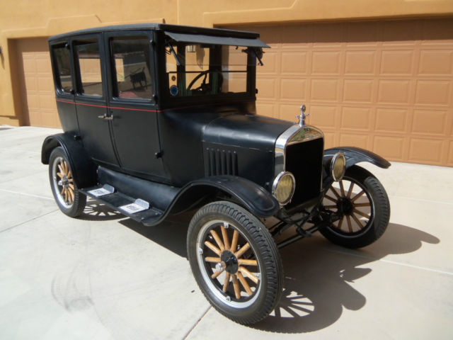 1925 Black Ford FORDOR Sedan