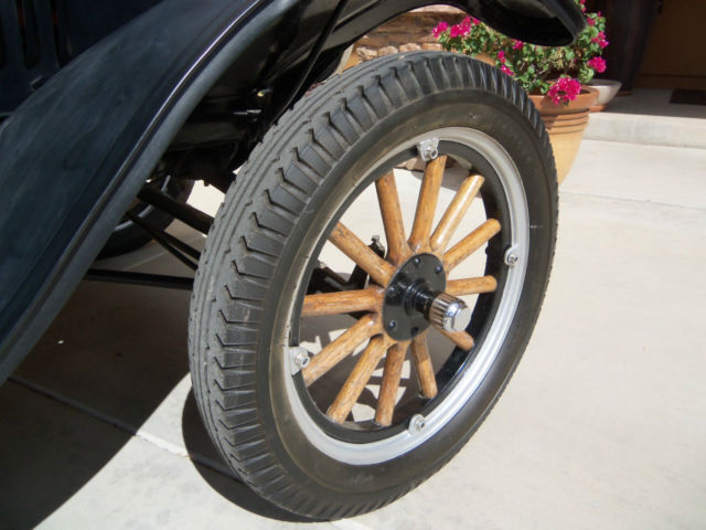 1925 Black Ford FORDOR Sedan