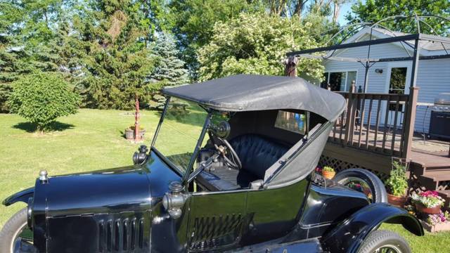 1925 Black Ford Model T Convertible roadster