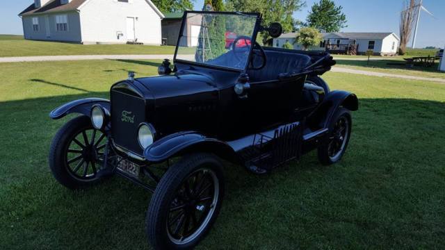 1925 Black Ford Model T Convertible roadster