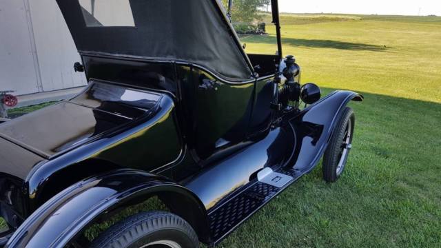 1925 Black Ford Model T Convertible roadster
