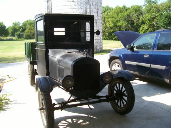 1926 Black and Green Ford Model T Standard Cab Pickup