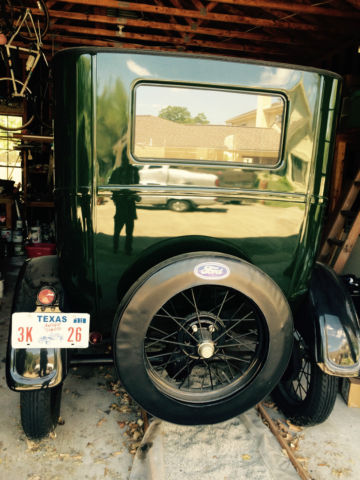 1926 dark green Ford Model T 2 door