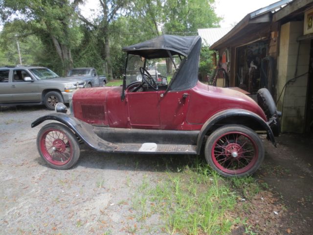 1926 maroon/black Ford Standard