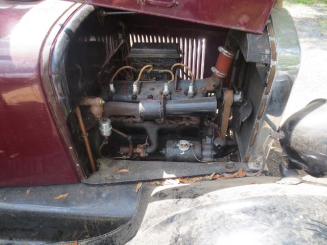 1926 maroon/black Ford Standard