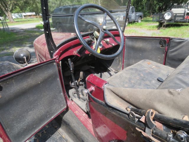 1926 maroon/black Ford Standard