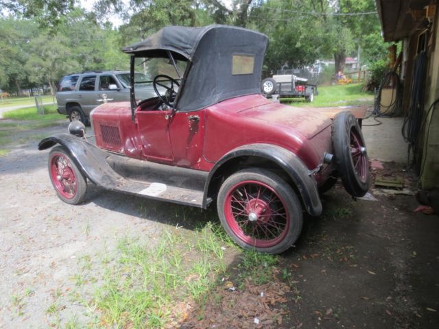 1926 maroon/black Ford Standard