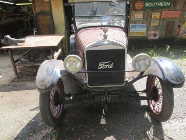 1926 maroon/black Ford Standard