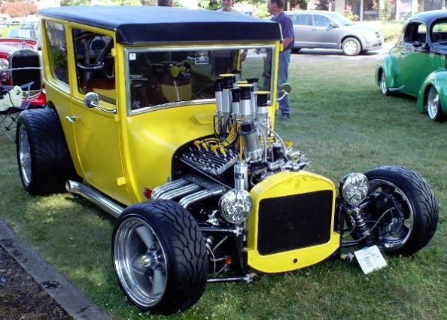 1927 Yellow Ford Model T Sedan
