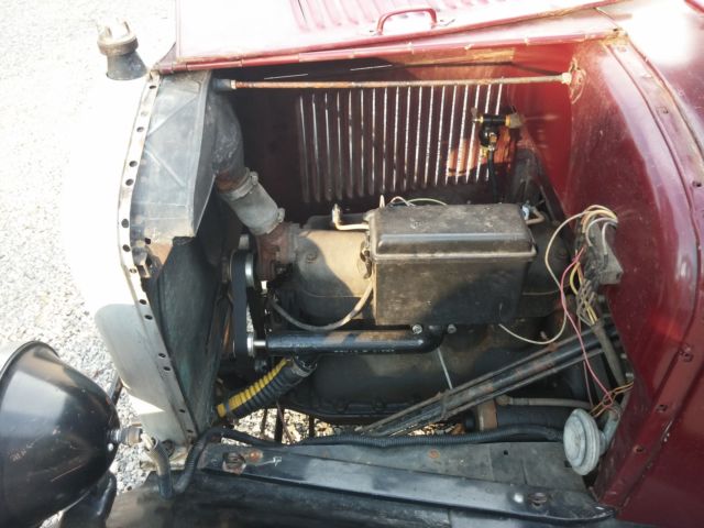 1927 mar/blk Ford Model T Sedan