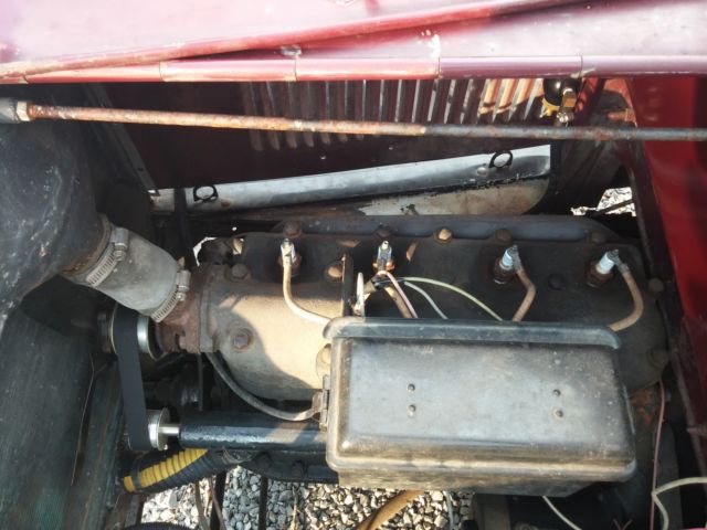 1927 mar/blk Ford Model T Sedan