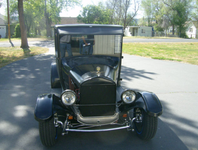 1927 BLACK Ford Model T 2 DOOR SEDAN
