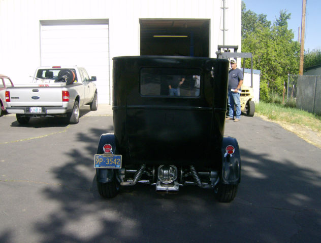 1927 BLACK Ford Model T 2 DOOR SEDAN