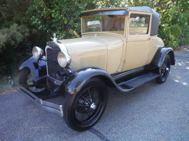 19280000 Yellow Ford Model A Coupe