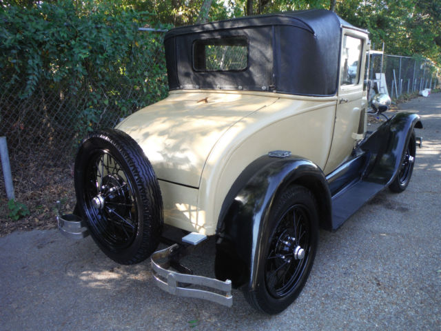 19280000 Yellow Ford Model A Coupe