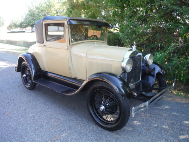 19280000 Yellow Ford Model A Coupe
